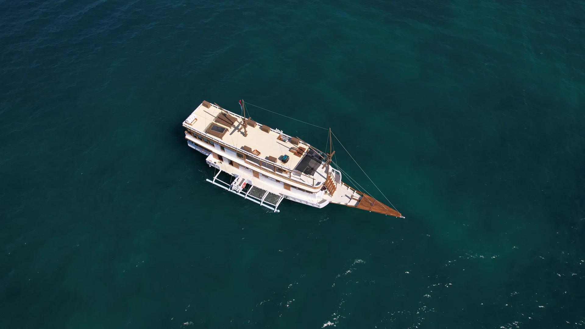 Phinisi boat Deluxe Phinisi 27 - Raja Bintang 1 in Labuan Bajo