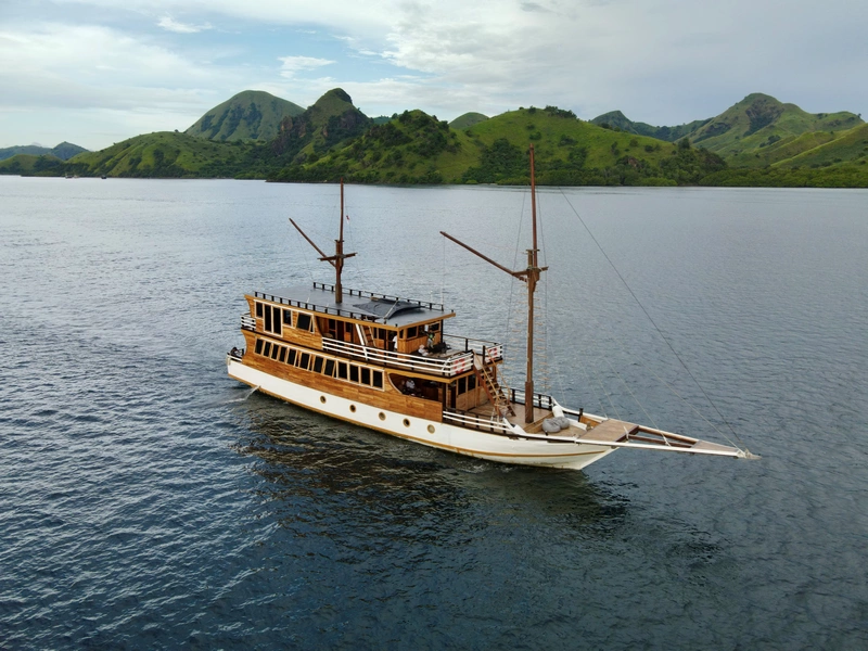 Phinisi boat Deluxe Phinisi Bajo Sunset 2 in Labuan Bajo