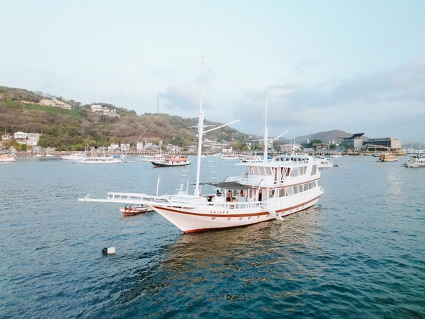 Gaisan Private Phinisi Charter Komodo Vibes