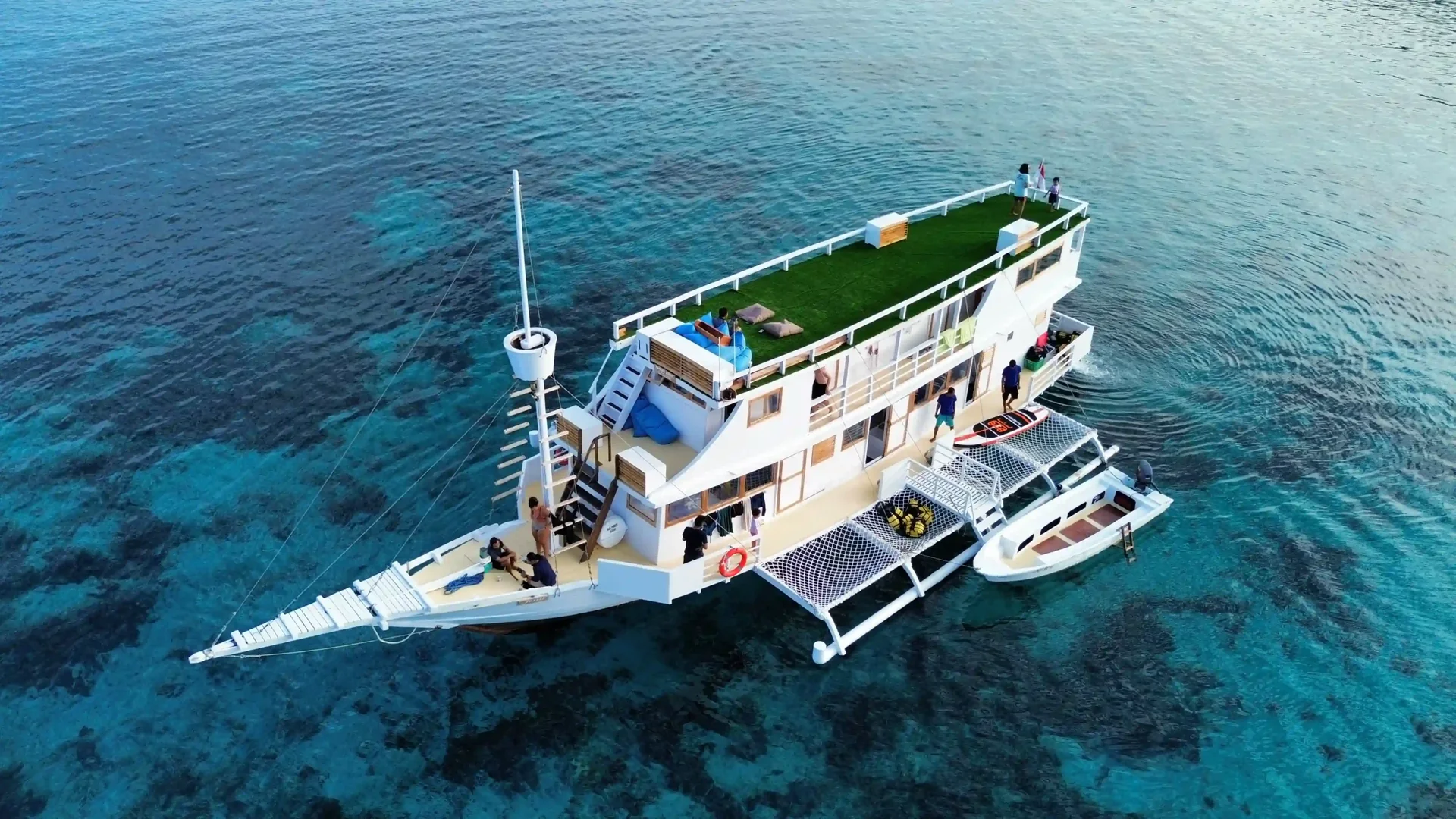 Jessie Superior Charter Private Sailing Komodo
