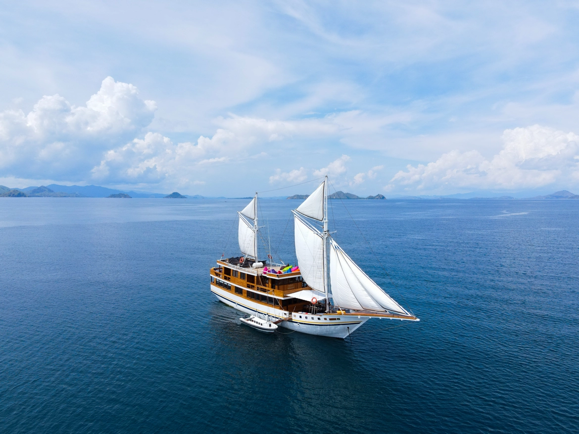 La Main Private Charter Ultimate Luxury