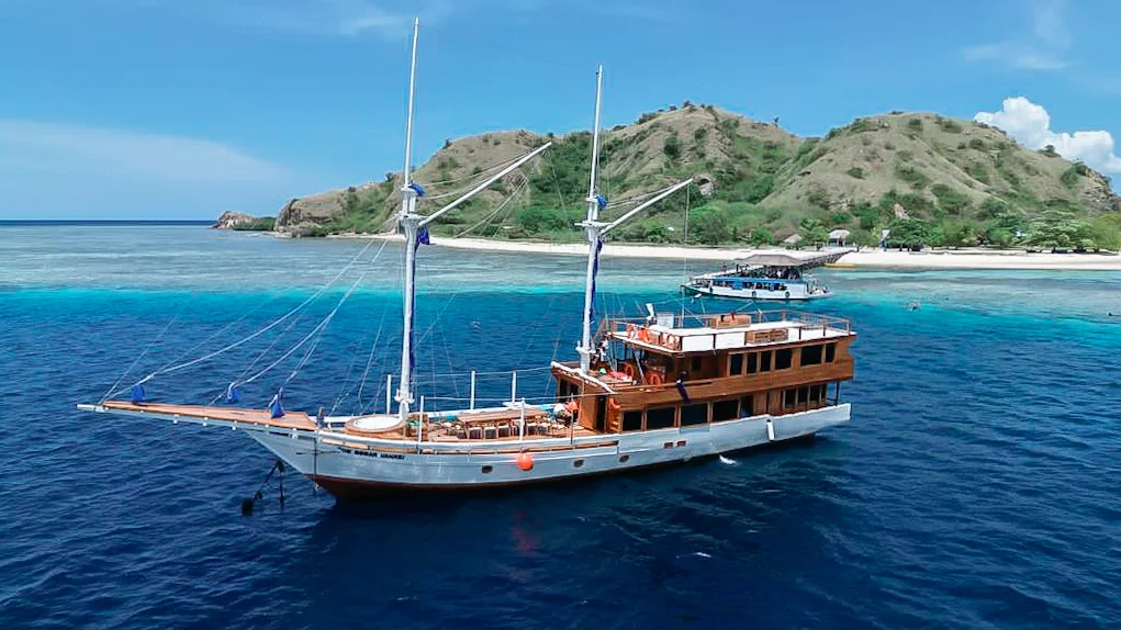 Luxury Phinisi 11 - Vanrei