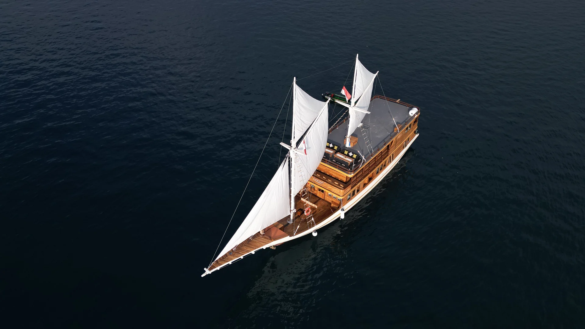Private Charter - Deluxe 24 - Sundari Voyages