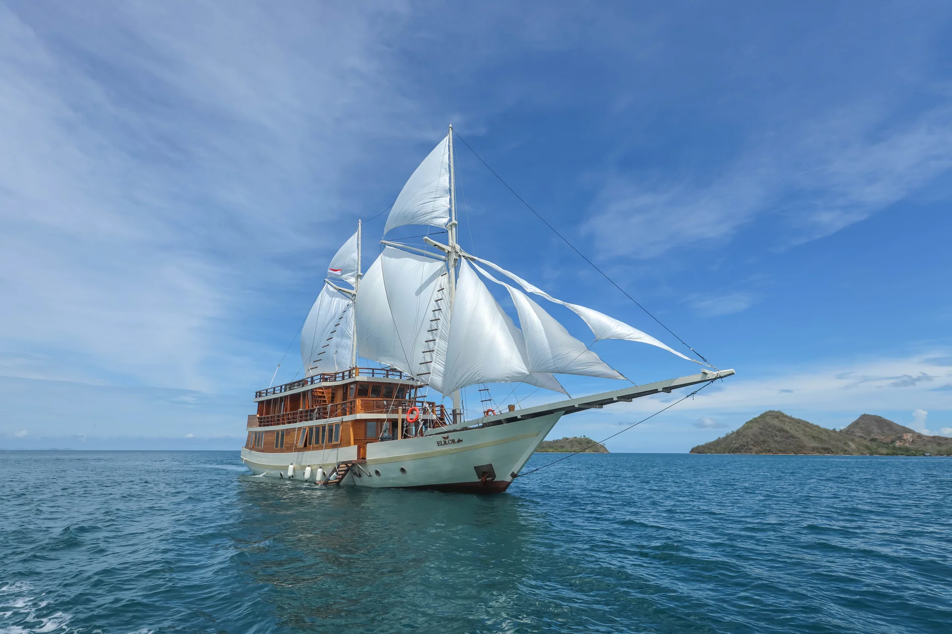 Private Charter - Luxury 14 - Elrora