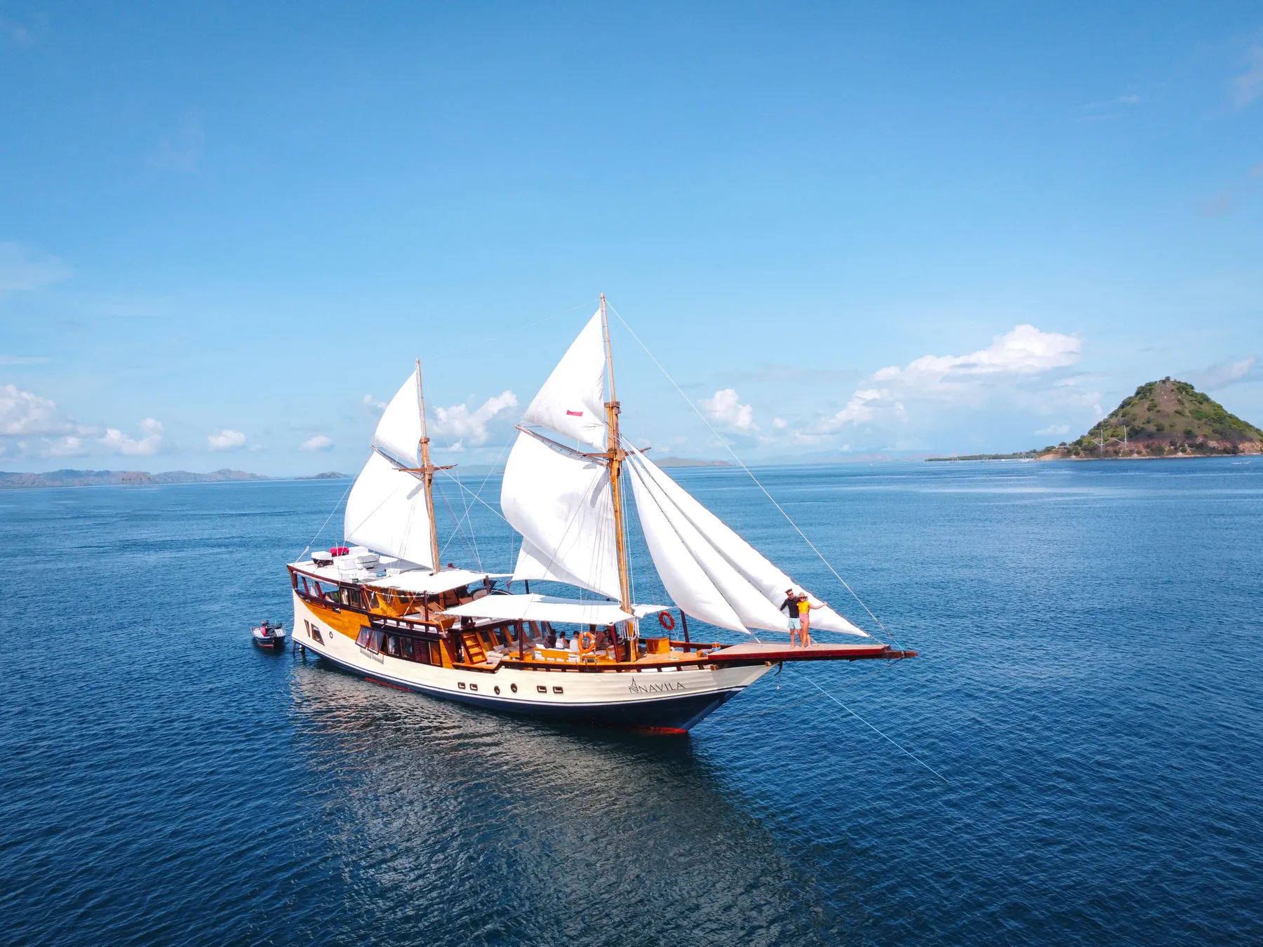 Private Charter - Luxury 18 - Navila