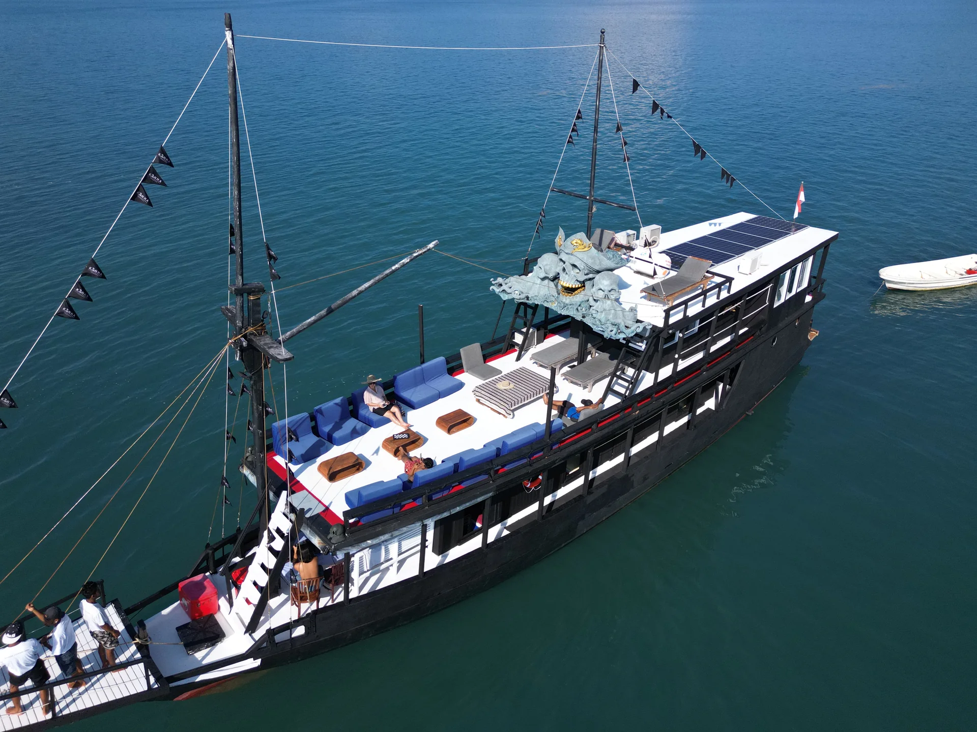 Private Charter - Superior 15 - Kanha Natha