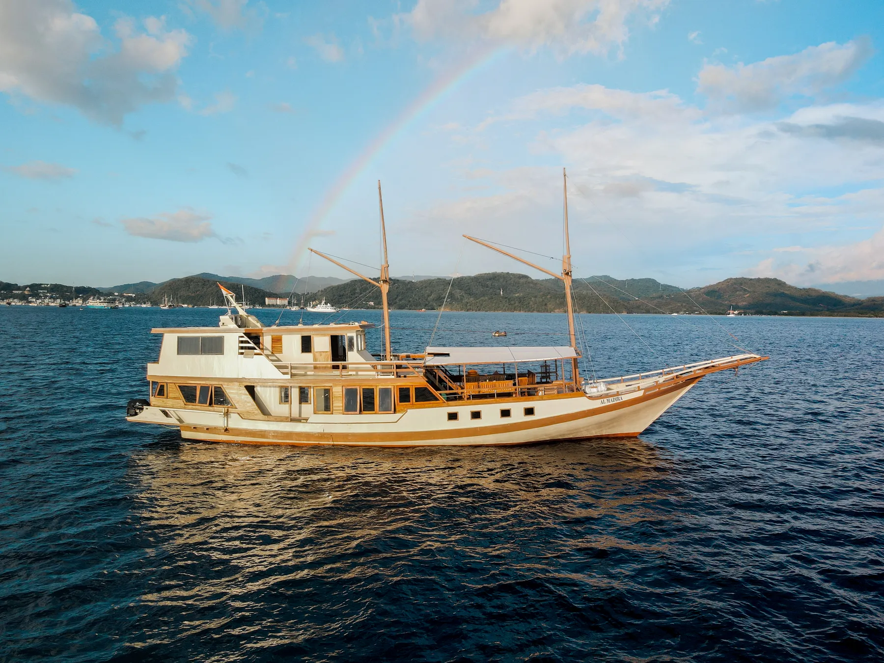 Private Charter - Superior 18 - Almadira