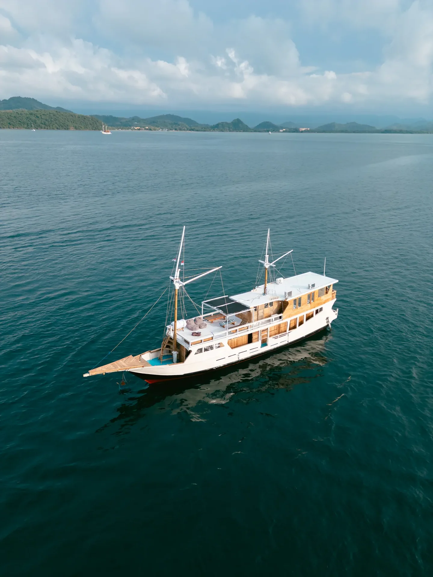 Private Charter - Superior 40 - Velora