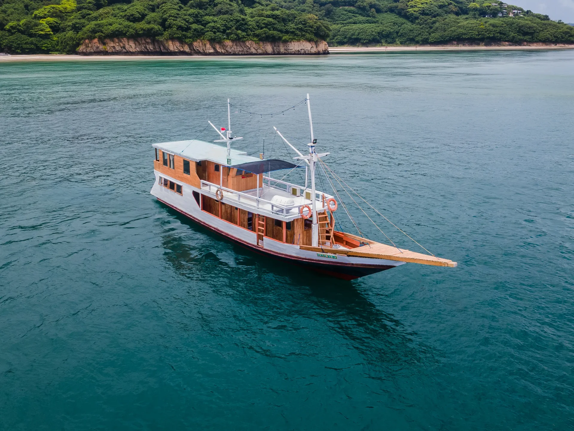 Private Charter - Superior 41 - Dunia Baru