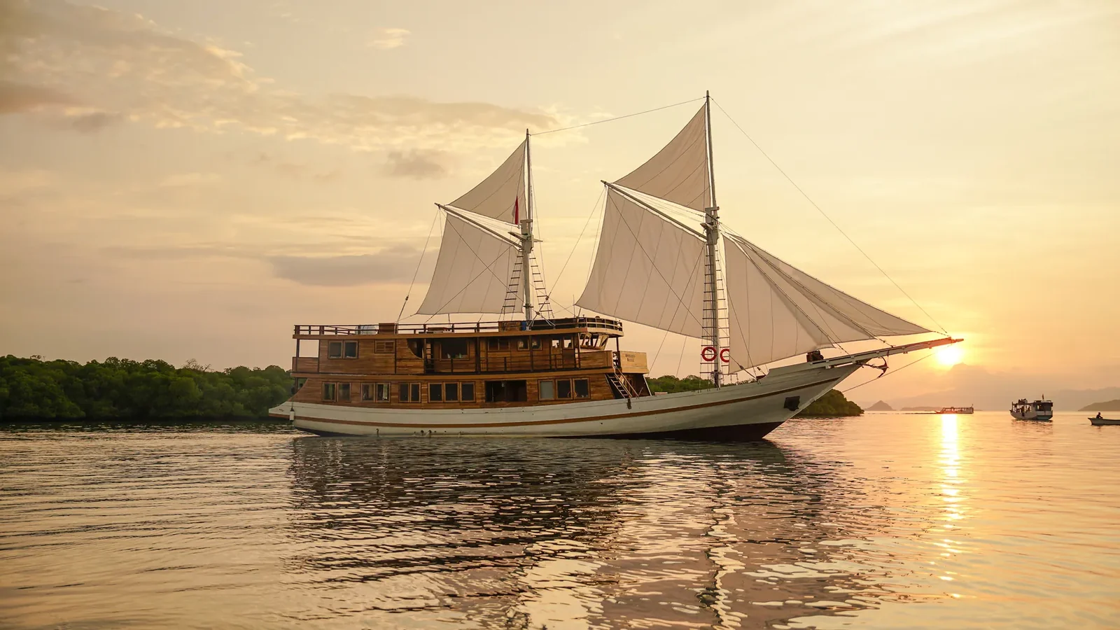 Deluxe Phinisi 24 - Sundari Voyages