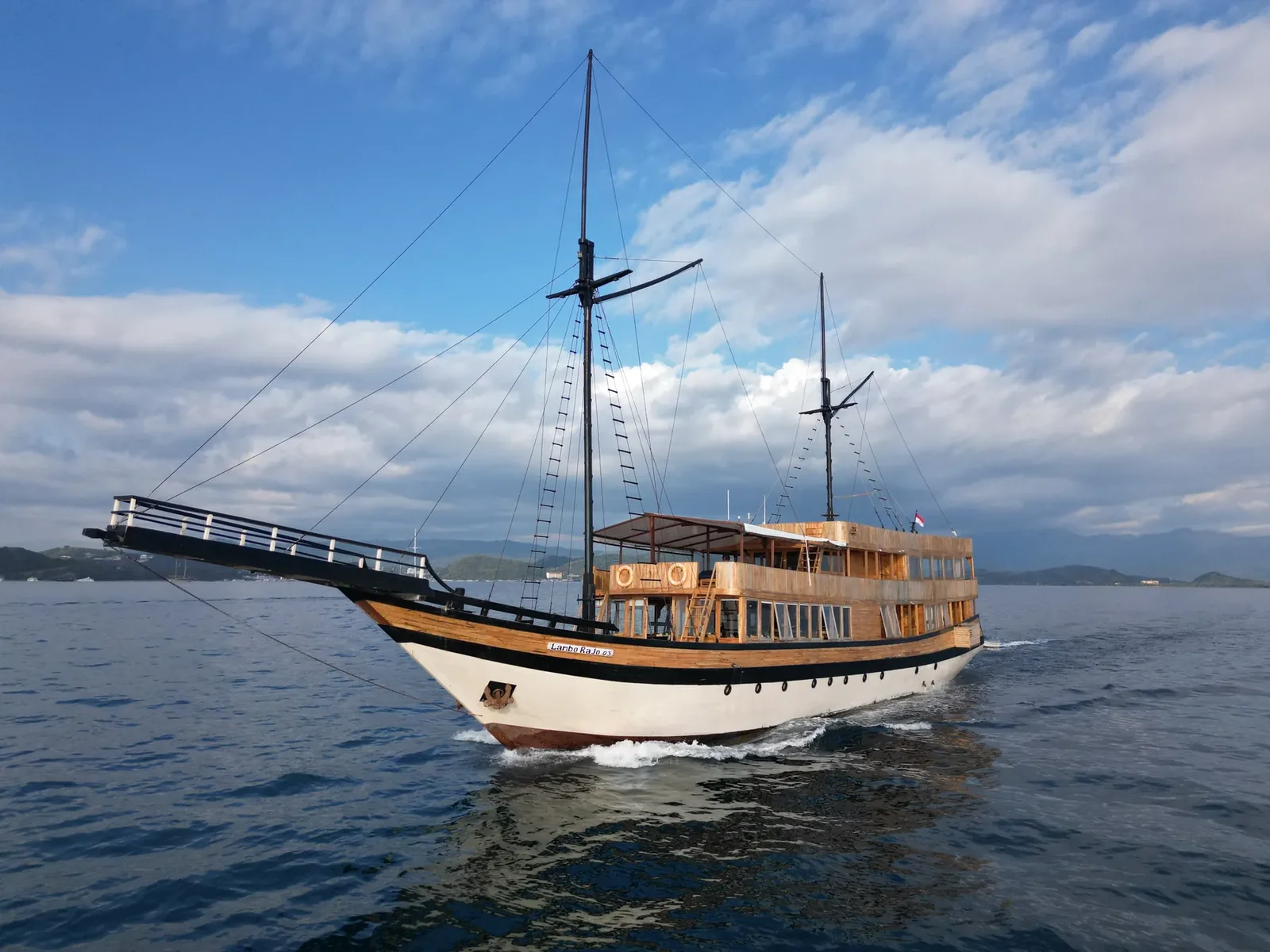 Luxury Phinisi 07 - Lamborajo 3