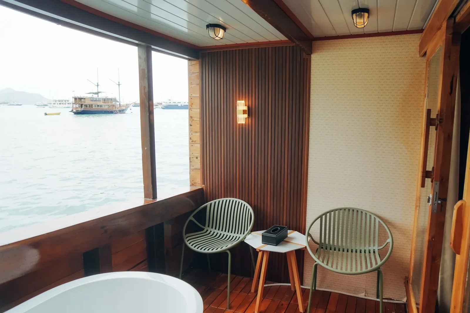 Private Charter - Deluxe 14 - Carnaby 1