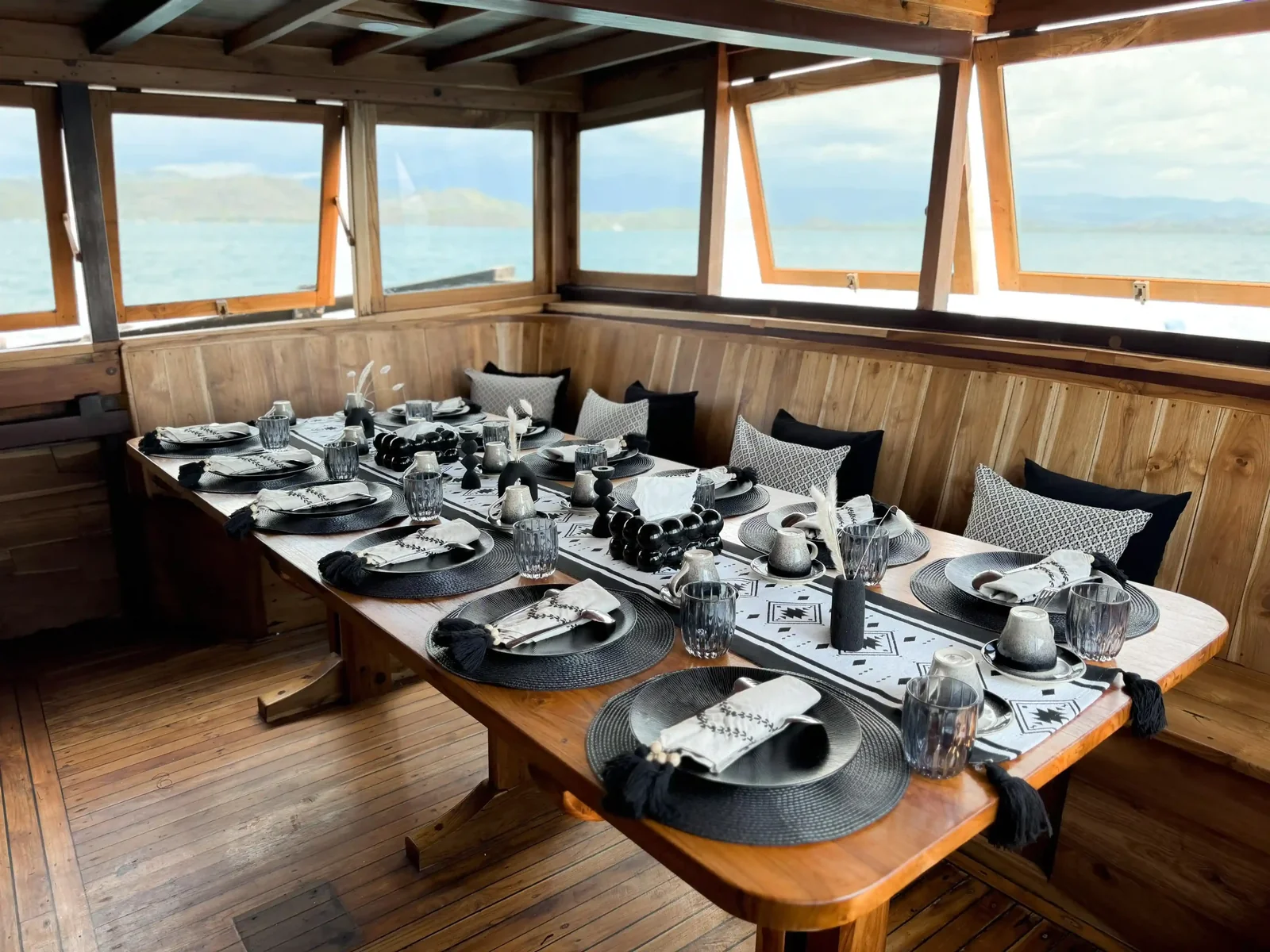 Private Charter - Deluxe 16 - Black Beard