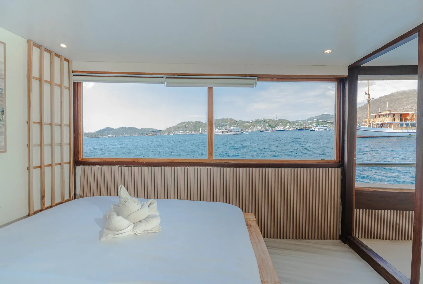 Private Charter - Deluxe 23 - Sora