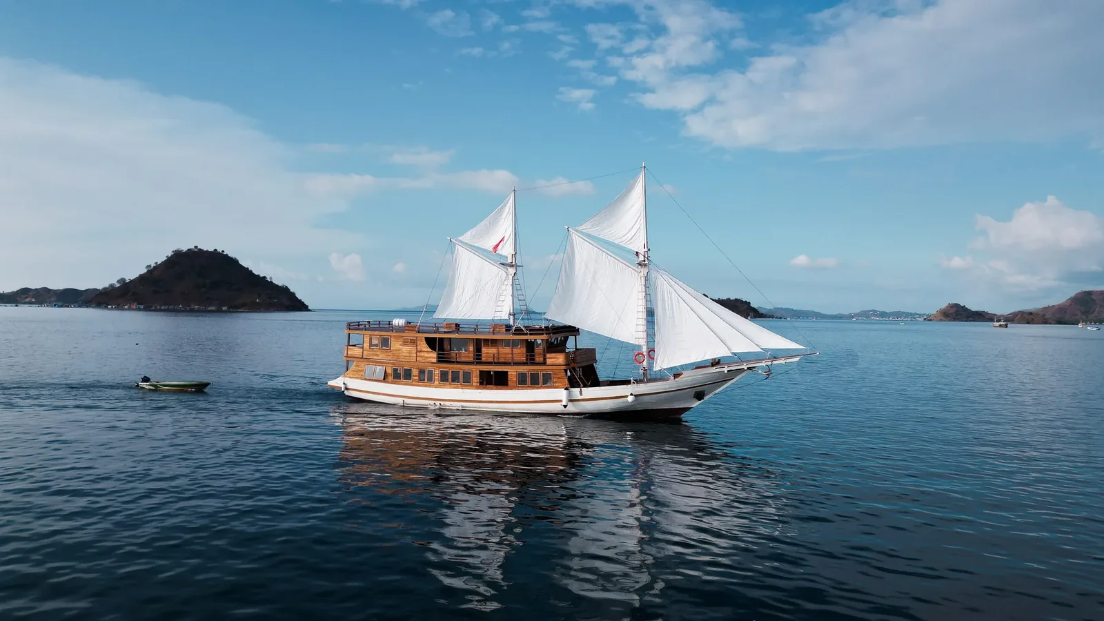 Private Charter - Deluxe 24 - Sundari Voyages