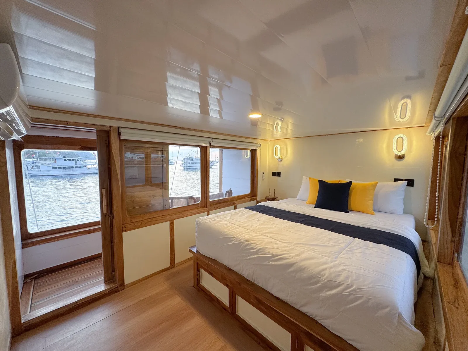 Private Charter - Deluxe 28 - Raja Bintang 1