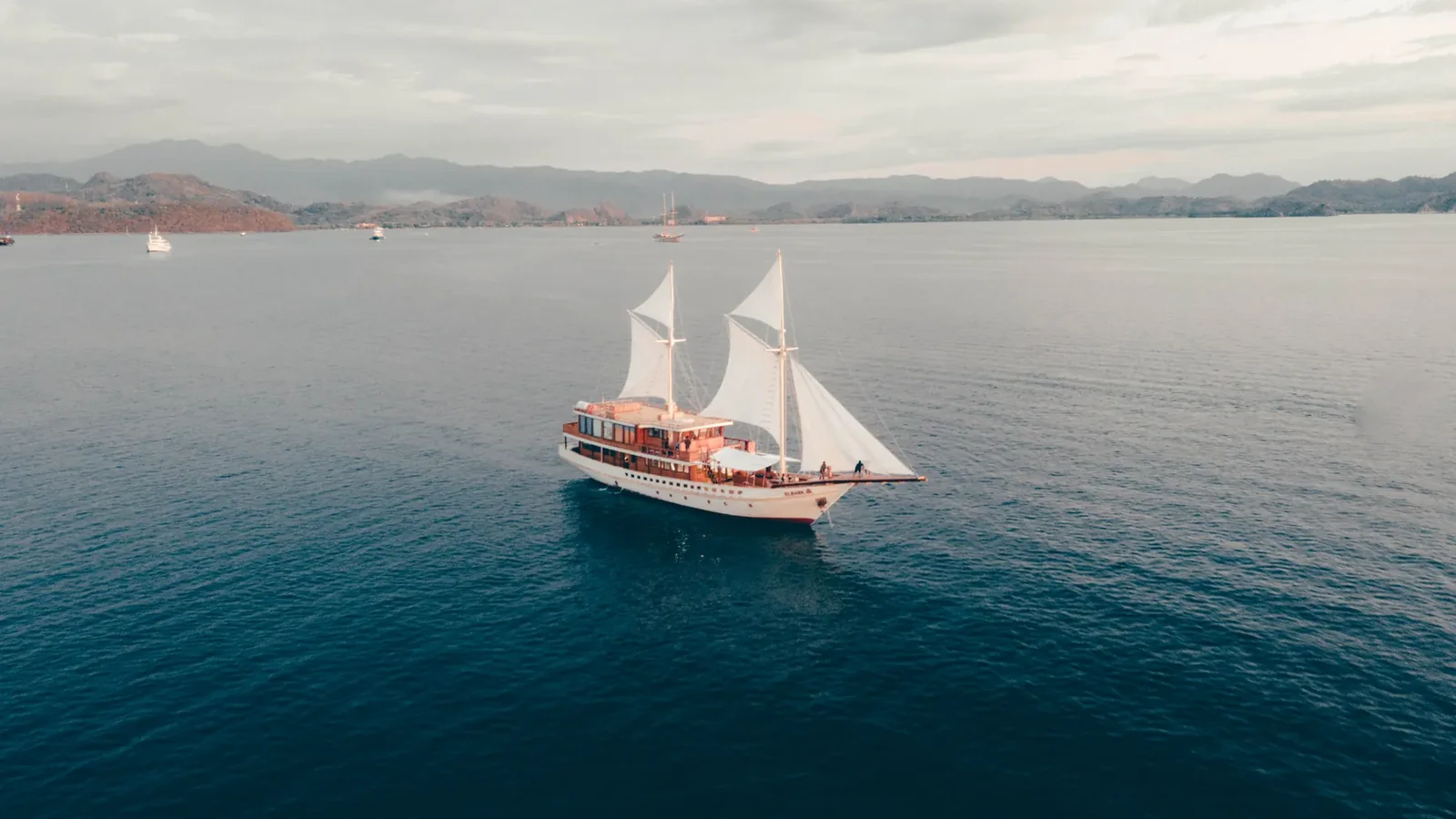 Private Charter - Luxury 03 - Elbark