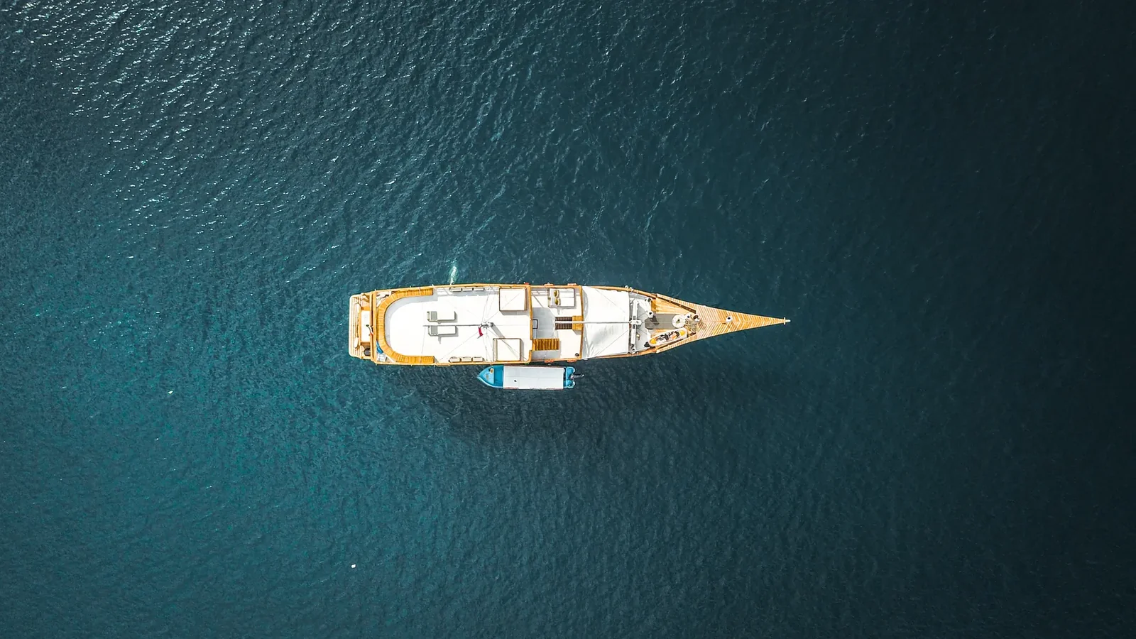Private Charter - Luxury 05 - Yumana
