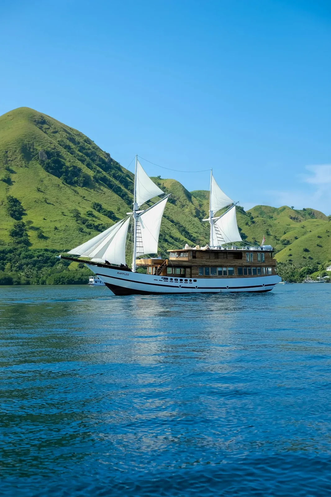 Private Charter - Luxury 10 - Raffles