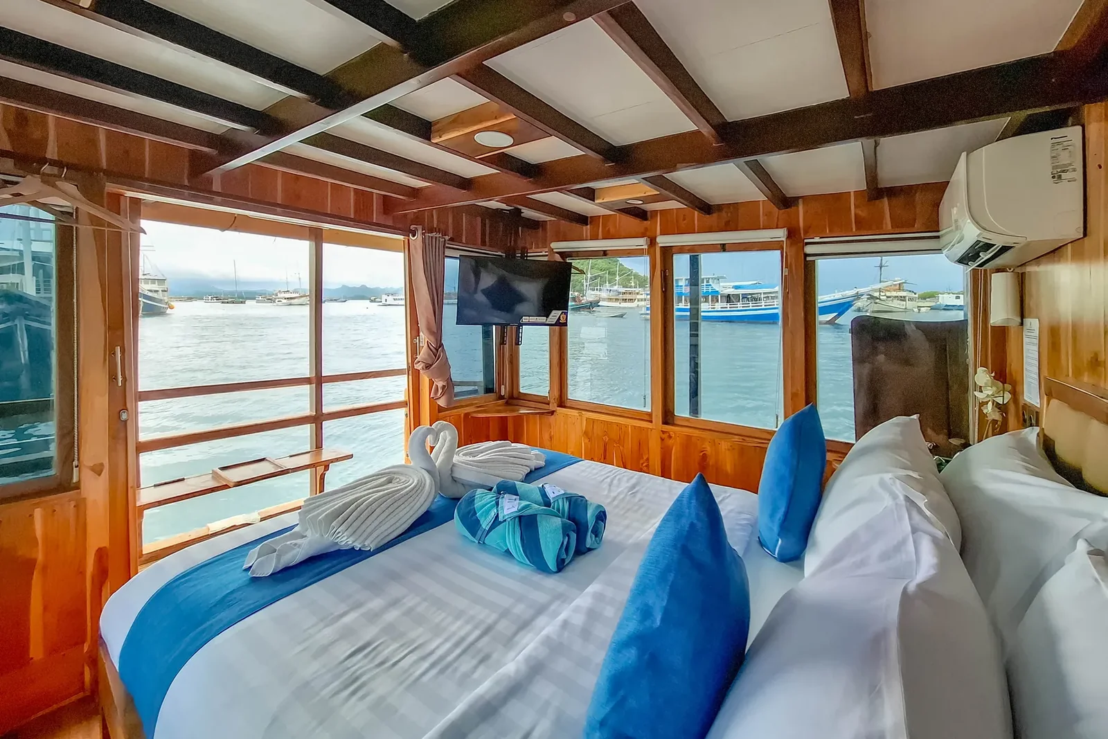 Private Charter - Luxury 11 - Vanre