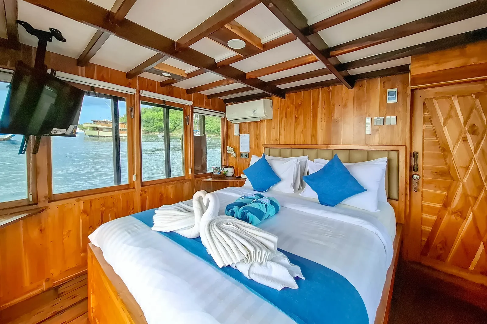 Private Charter - Luxury 11 - Vanre