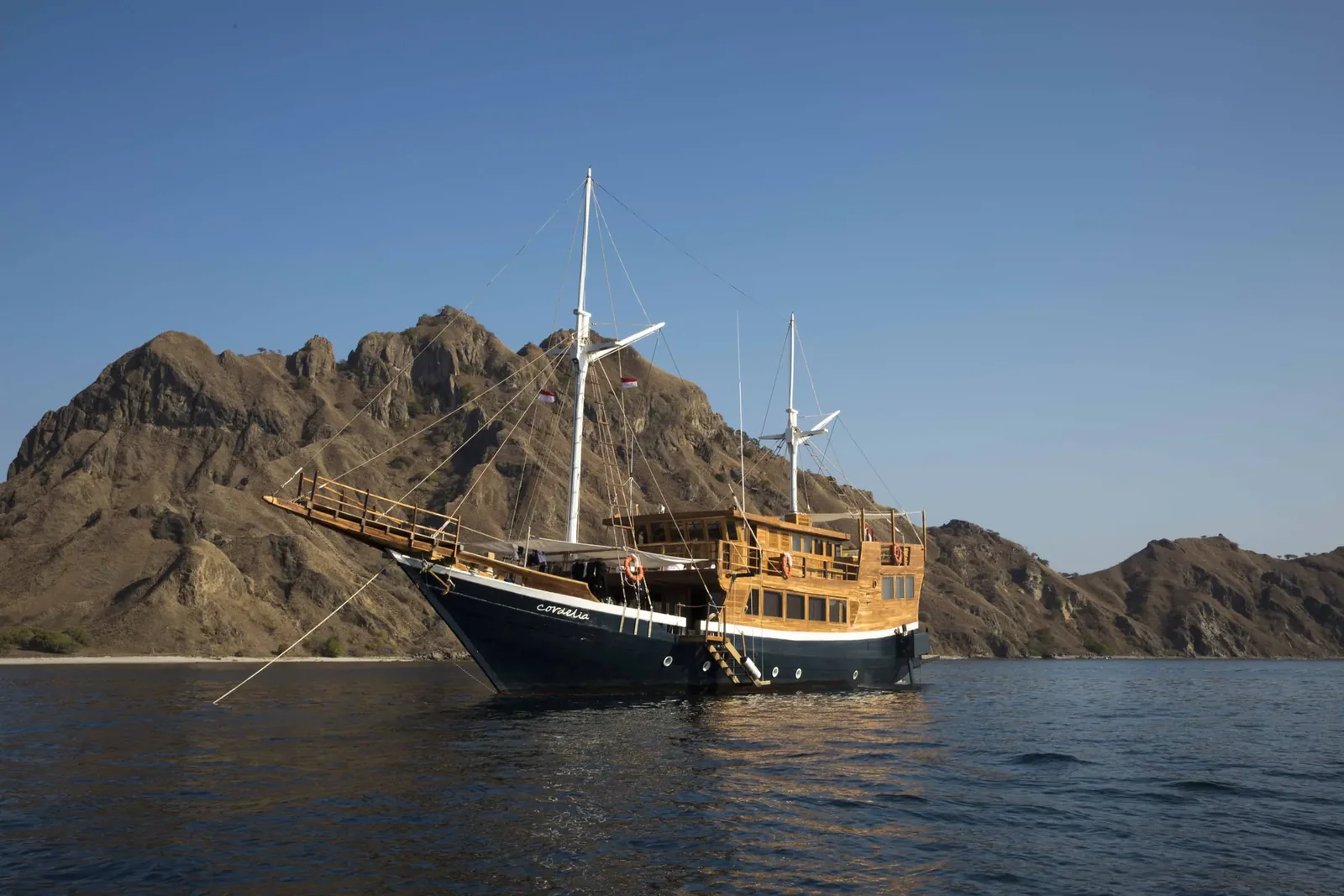 Private Charter - Luxury 12 - Cordelia