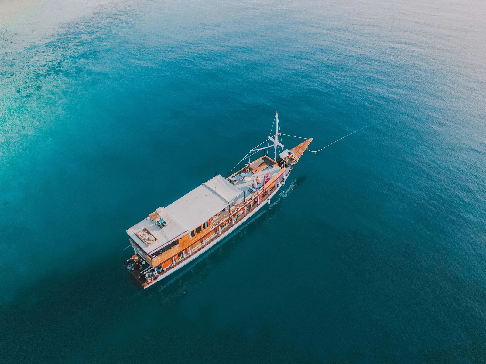 Private Charter - Superior 10 - Pesona Bajo