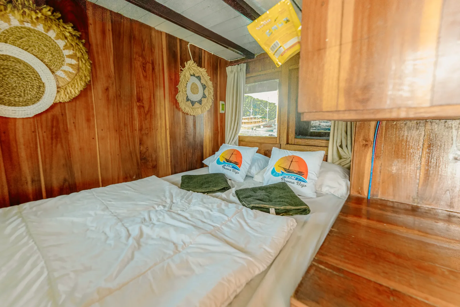 Private Charter - Superior 10 - Pesona Bajo