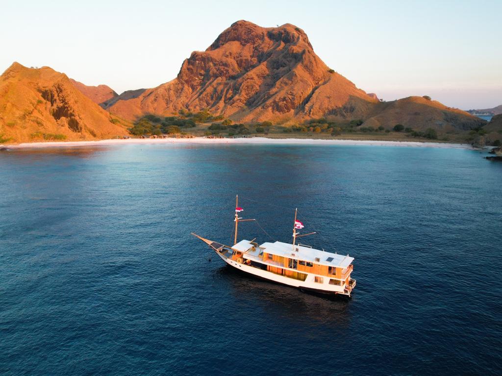 Private Charter - Superior 13 - Lita Pratiwi
