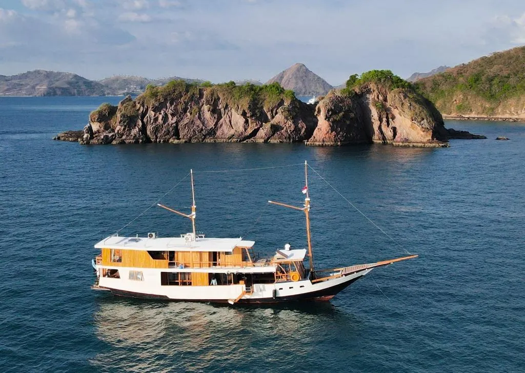 Private Charter - Superior 13 - Lita Pratiwi