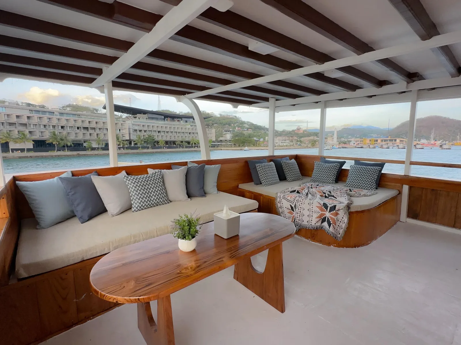 Private Charter - Superior 25 - North Blue