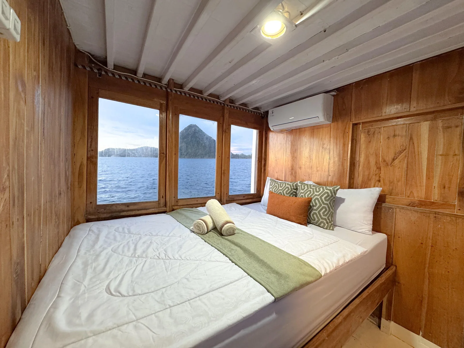 Private Charter - Superior 32 - Diara