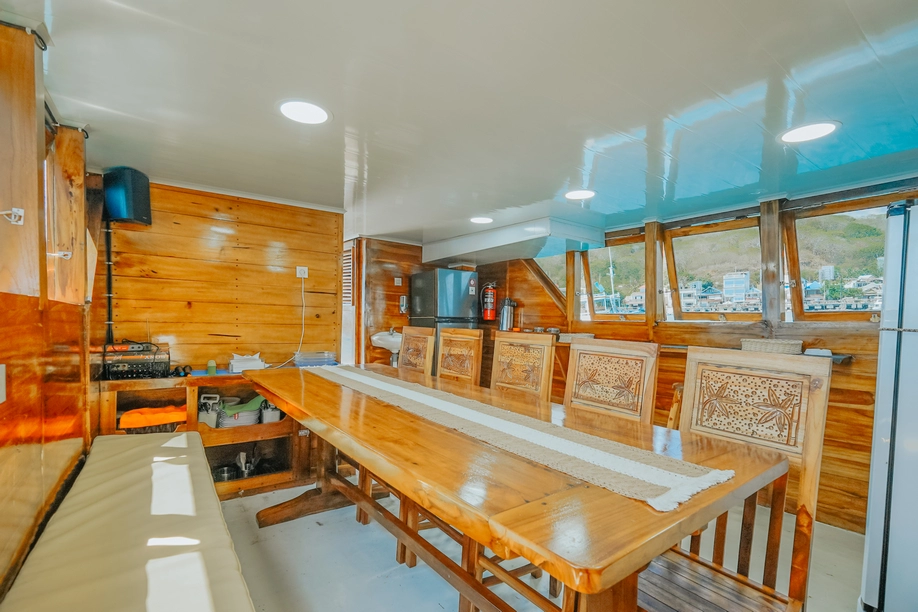 Private Charter - Superior 33 - Segara