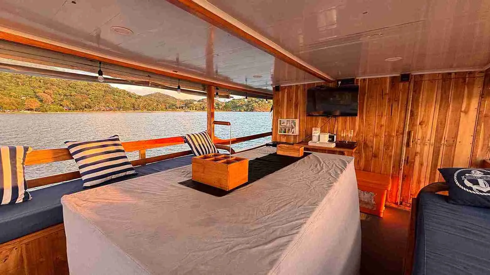 Private Charter - Superior 34 - Madyan