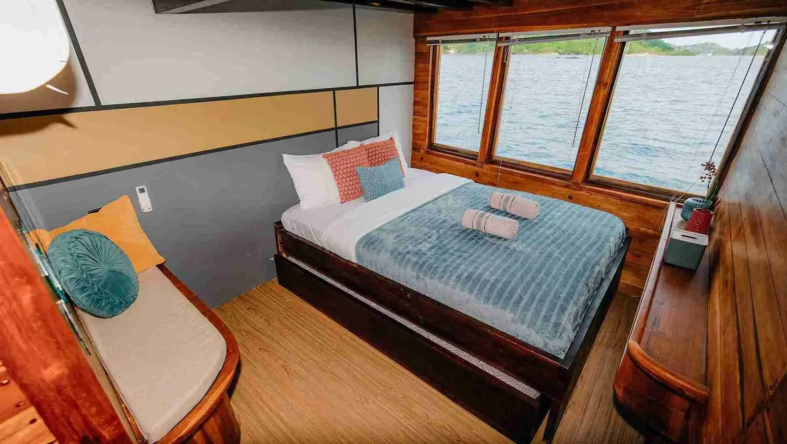 Deluxe Ocean Cabin