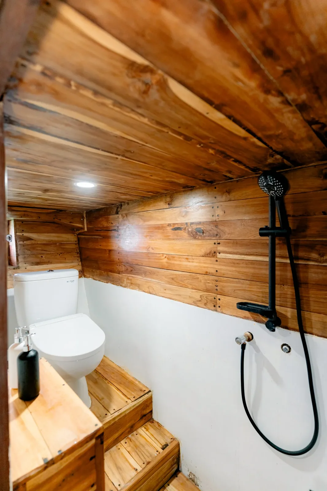 Kadatua Cabin