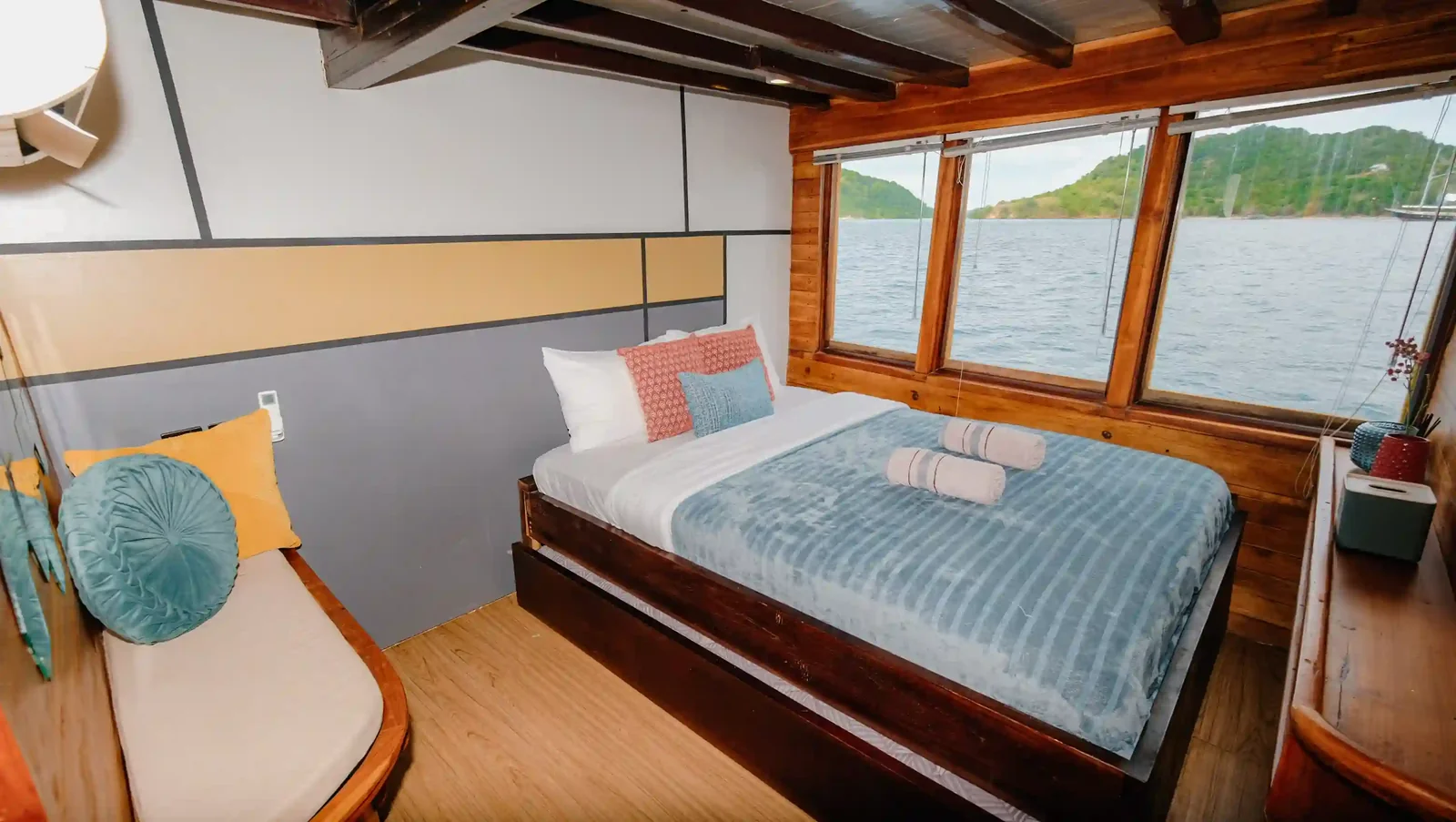 Deluxe Ocean Cabin