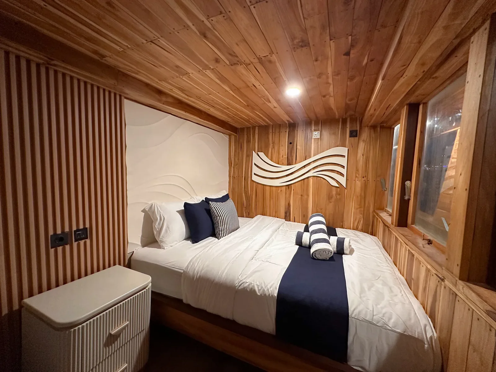 Oceanic Cabin