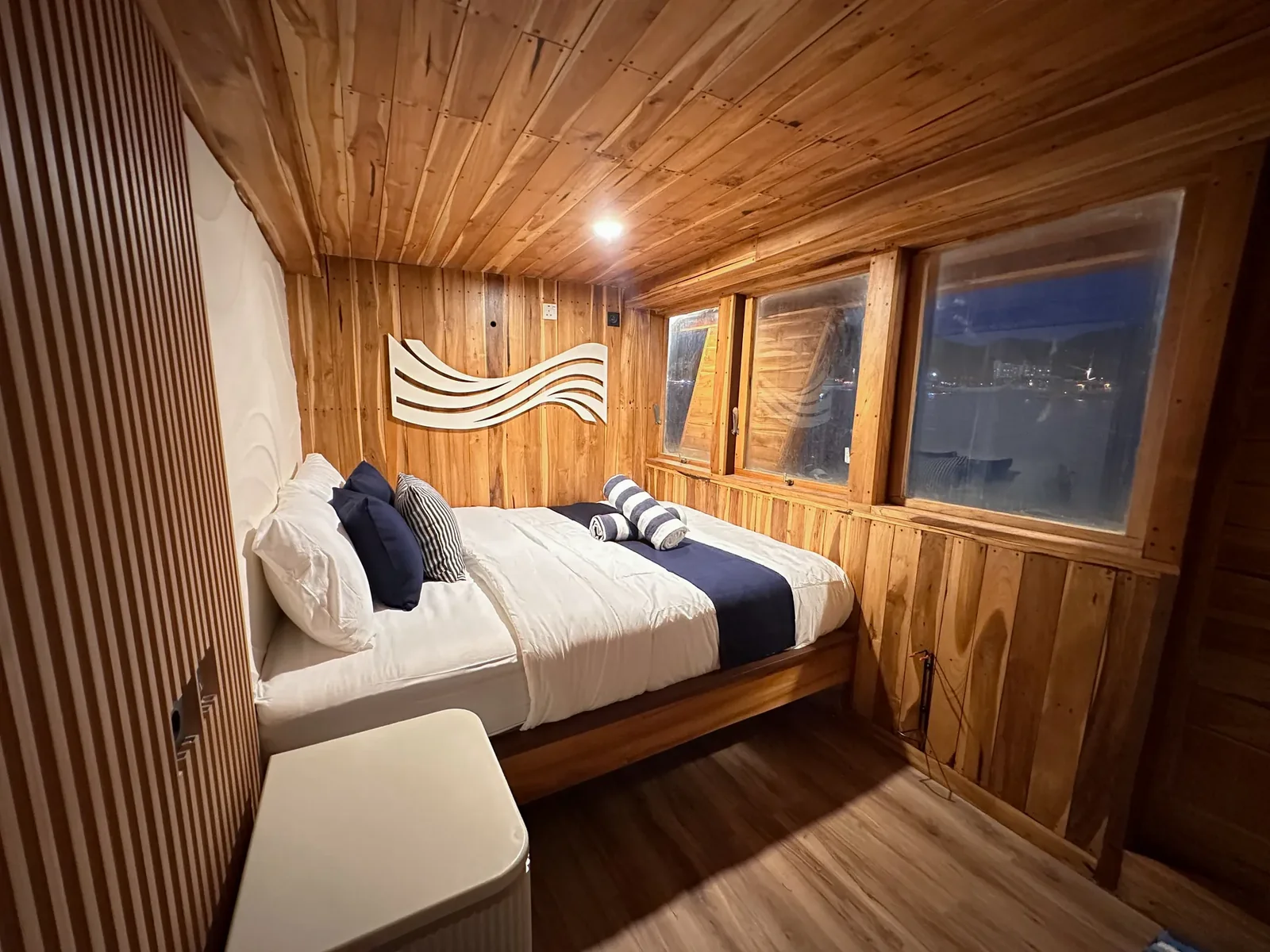 Oceanic Cabin