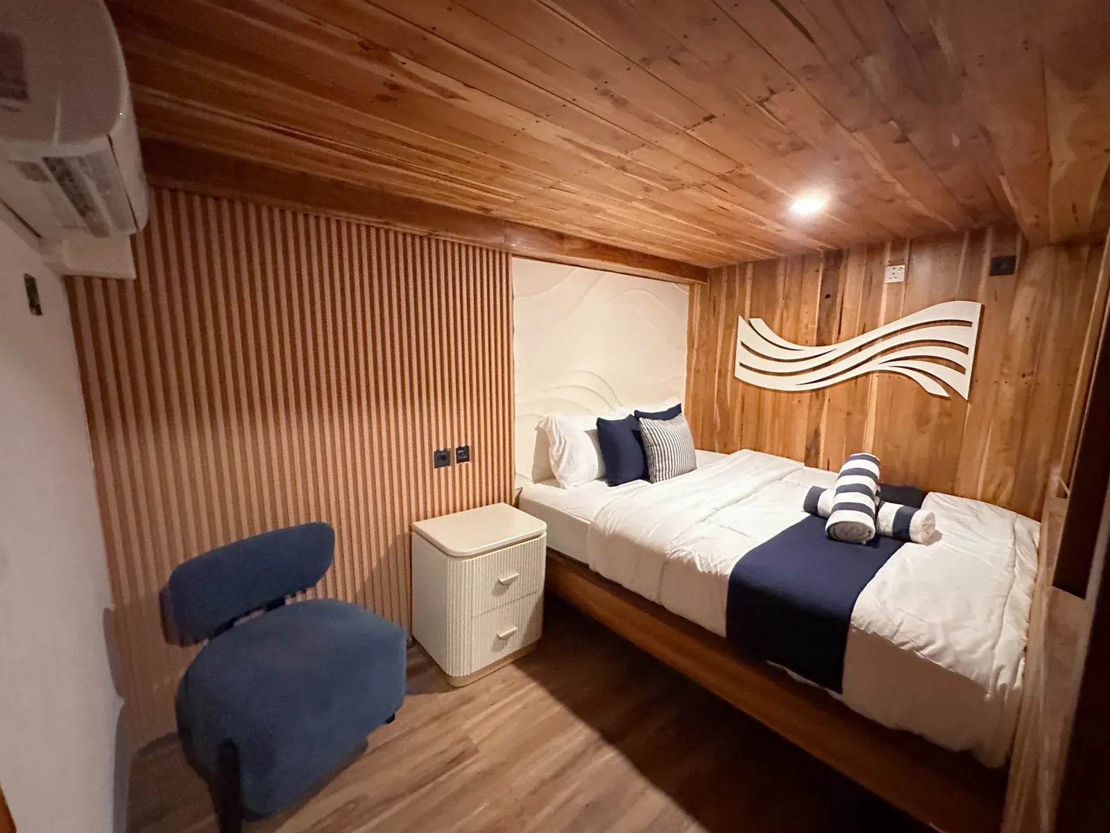 Oceanic Cabin