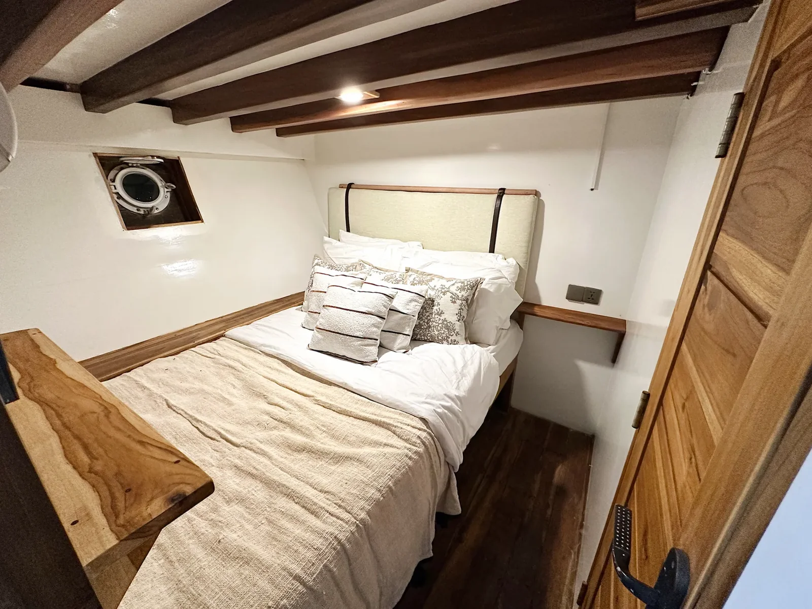 Isla Cabin