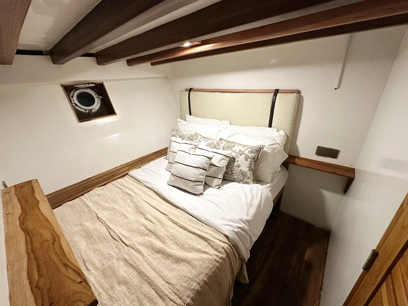 Isla Cabin