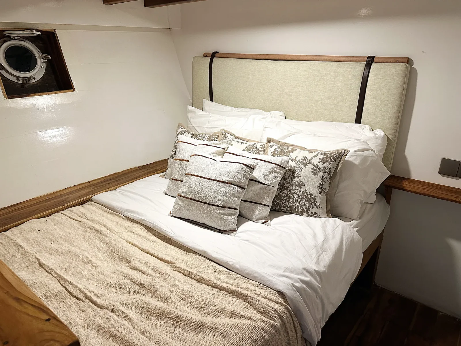 Isla Cabin