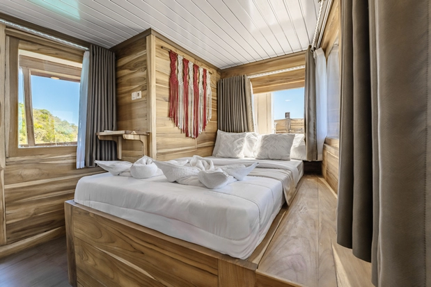 Deluxe Cabin 2