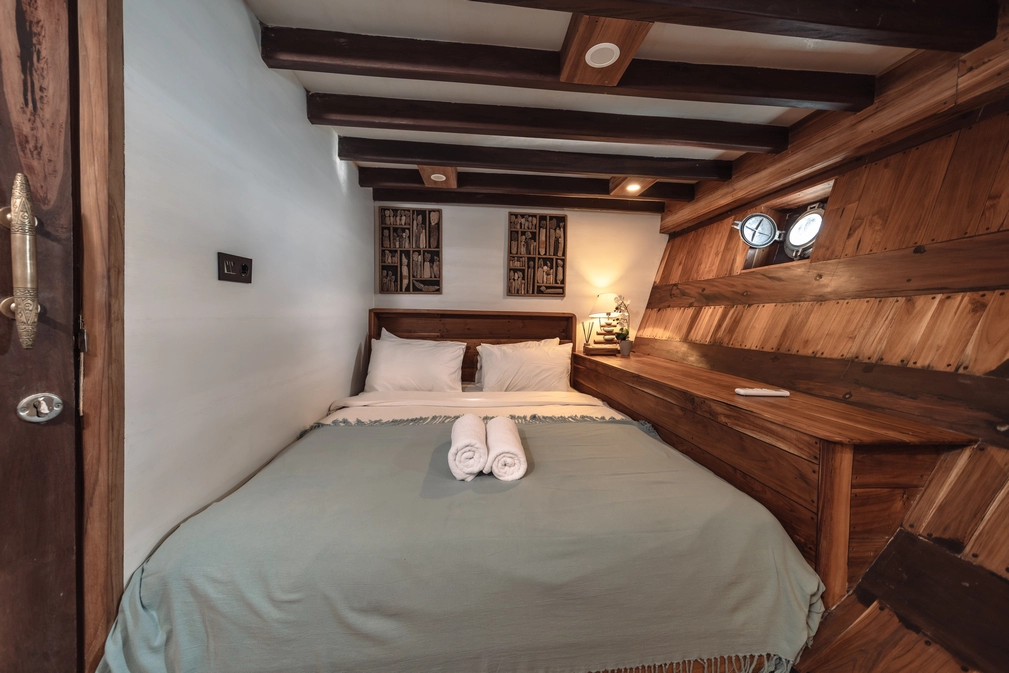 Banda Neira Cabin
