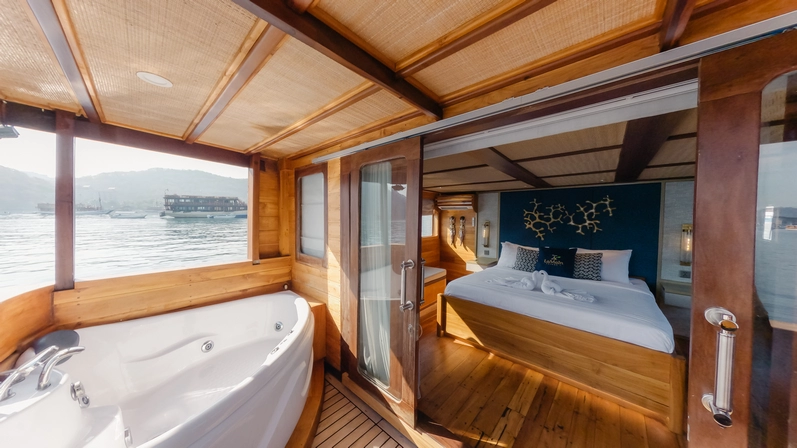 Paris Cabin