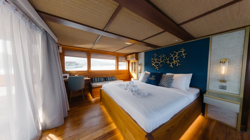 Paris Cabin