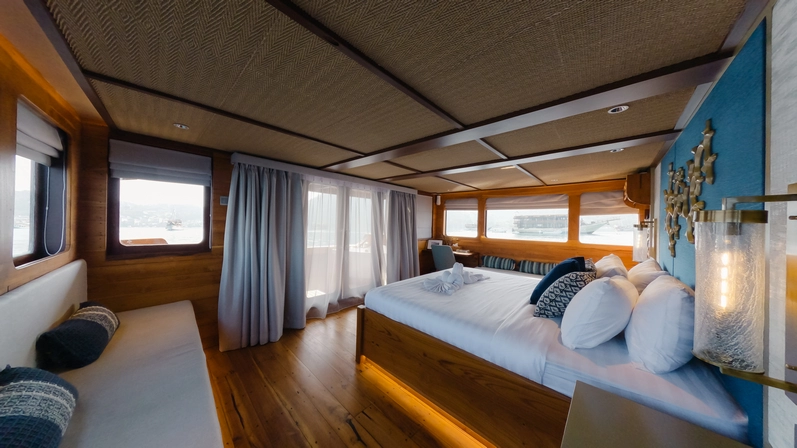 Paris Cabin