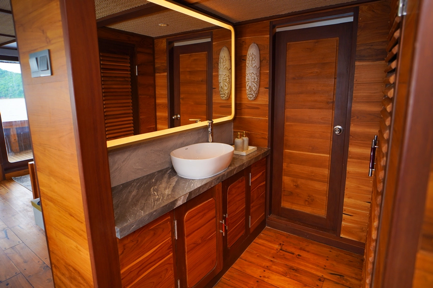 Paris Cabin