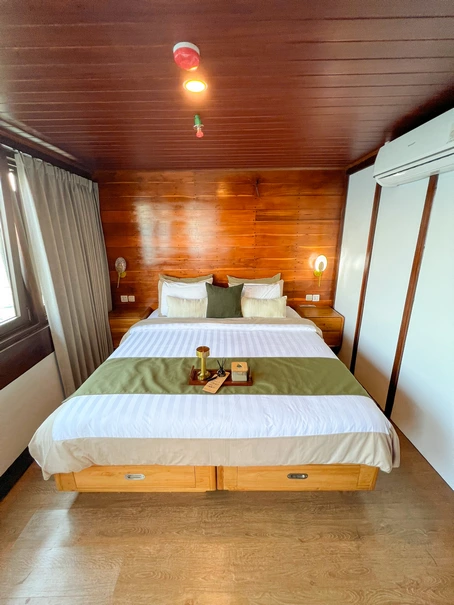 Deluxe Cabin 2